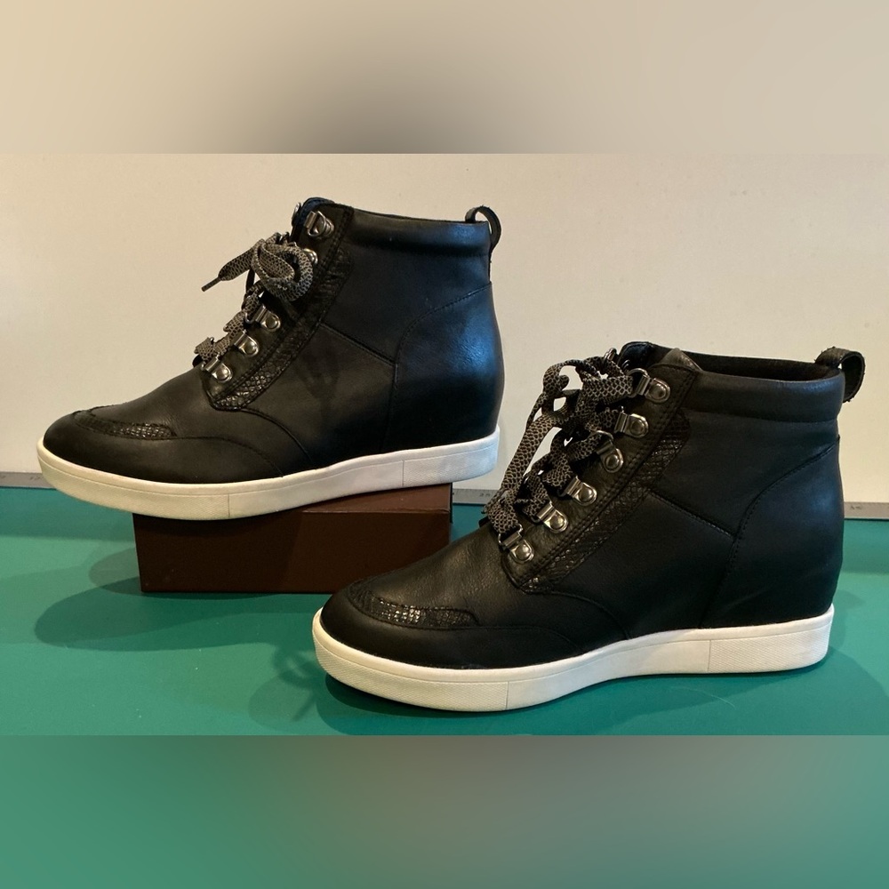 Vionic Jordy Wedge Booties Size 8 - image 3